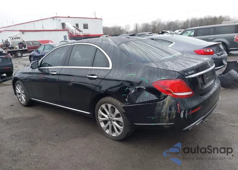 2019 Mercedes-Benz E 300 4Matic z USA, uszkodzony, nr VIN WDDZF4KB1KA548443